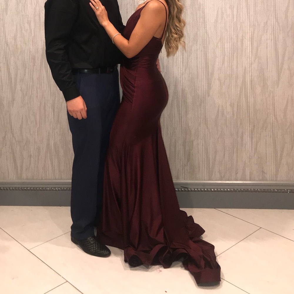 BEAUTIFUL GOWN - Picture 4 of 4